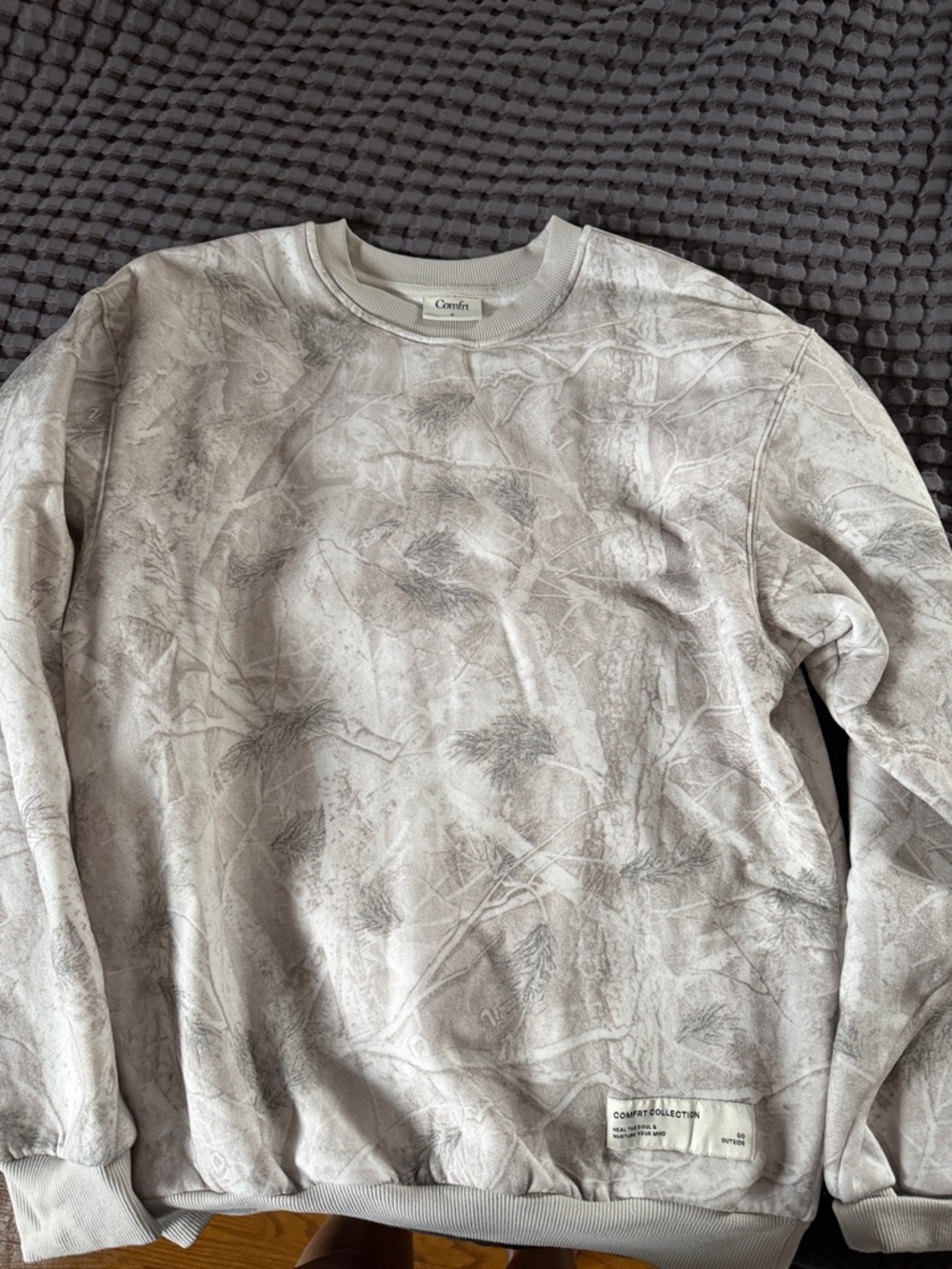 Comfrt Gray Camouflage Crewneck Sweater size small